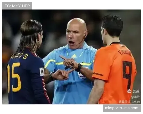 裁判手势解读：常见信号与判罚含义